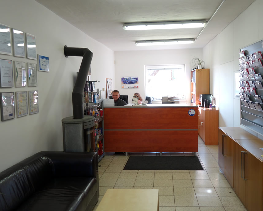 Kancelář autoservisu v Bílovci